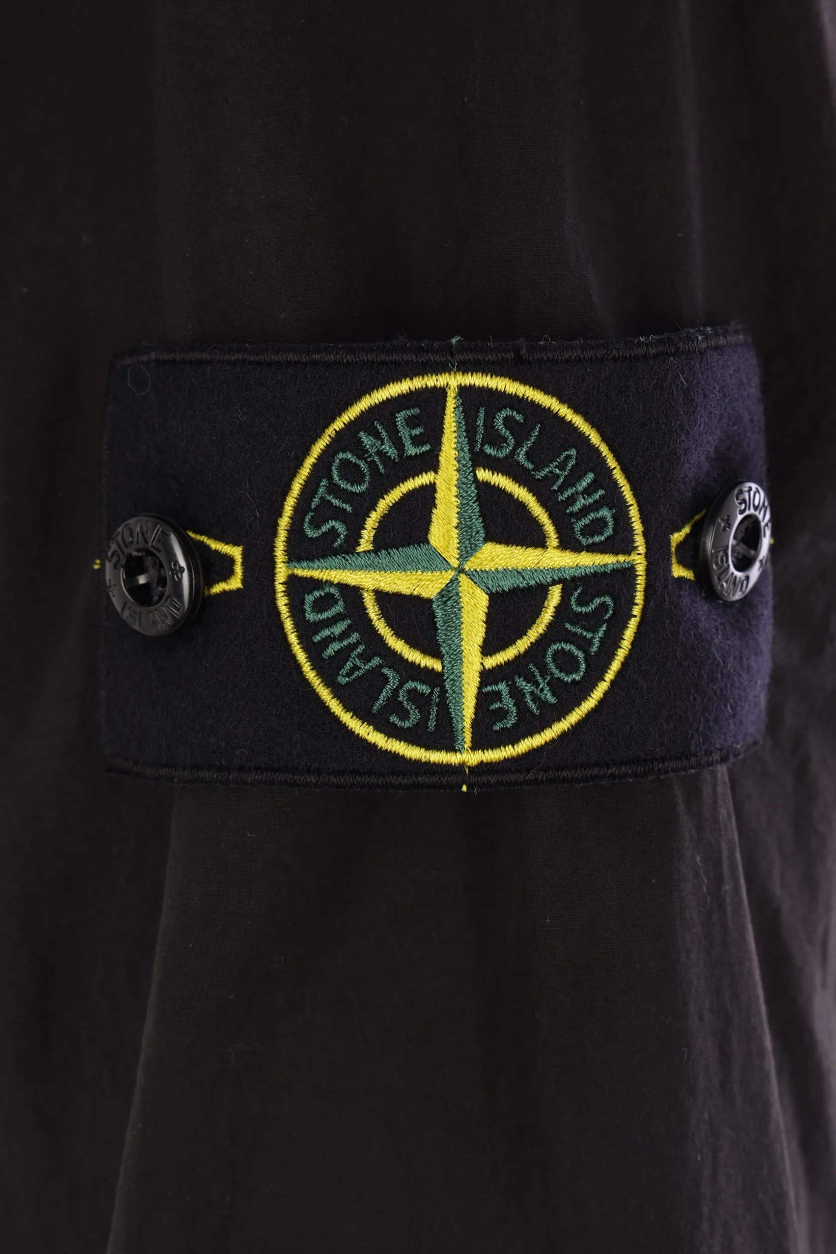 Topwear>STONE ISLAND camicia in cotone con badge logo Nero