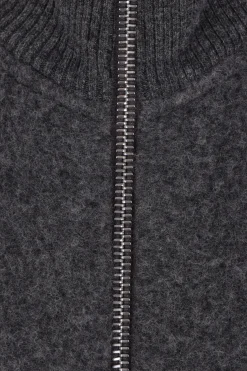 Topwear><noscript><img width=