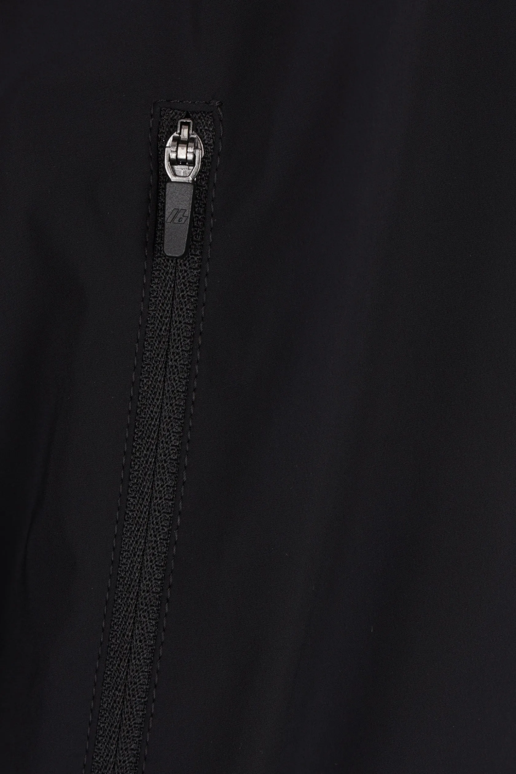 Capispalla>BALENCIAGA giacca a vento Shrunk Activewear in nylon stretch Nero