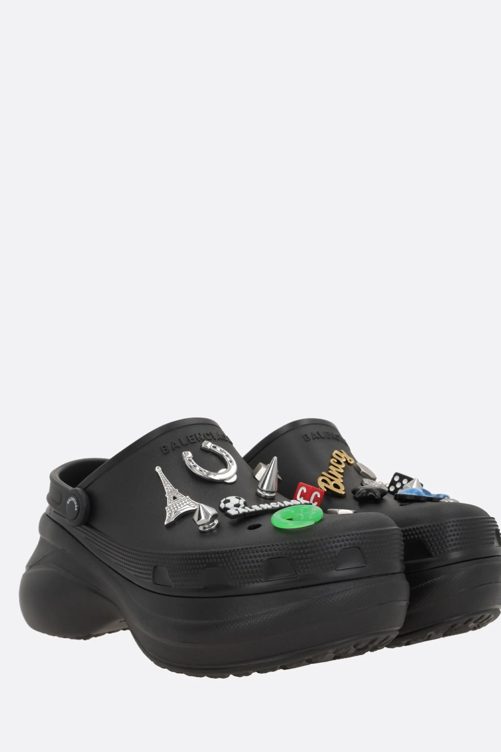 Mocassini E Slippers>BALENCIAGA mule Crocs™ Jibbitz™ in gomma con charm Nero