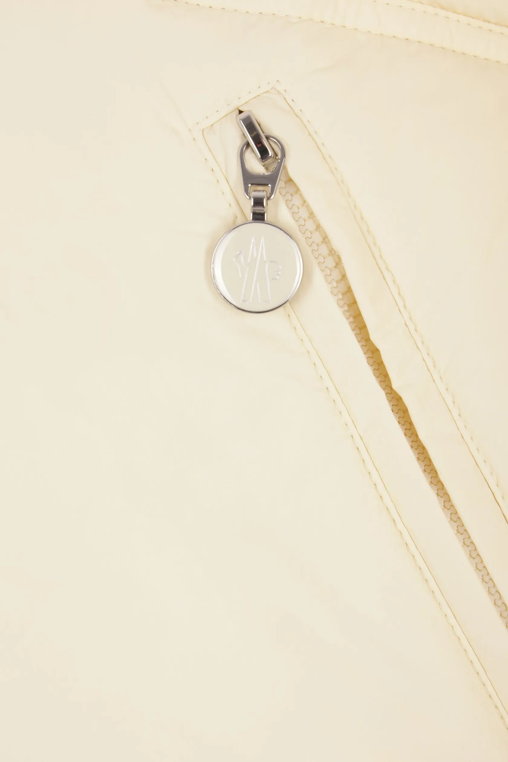 Capispalla>MONCLER piumino cropped Selle in nylon Neutro
