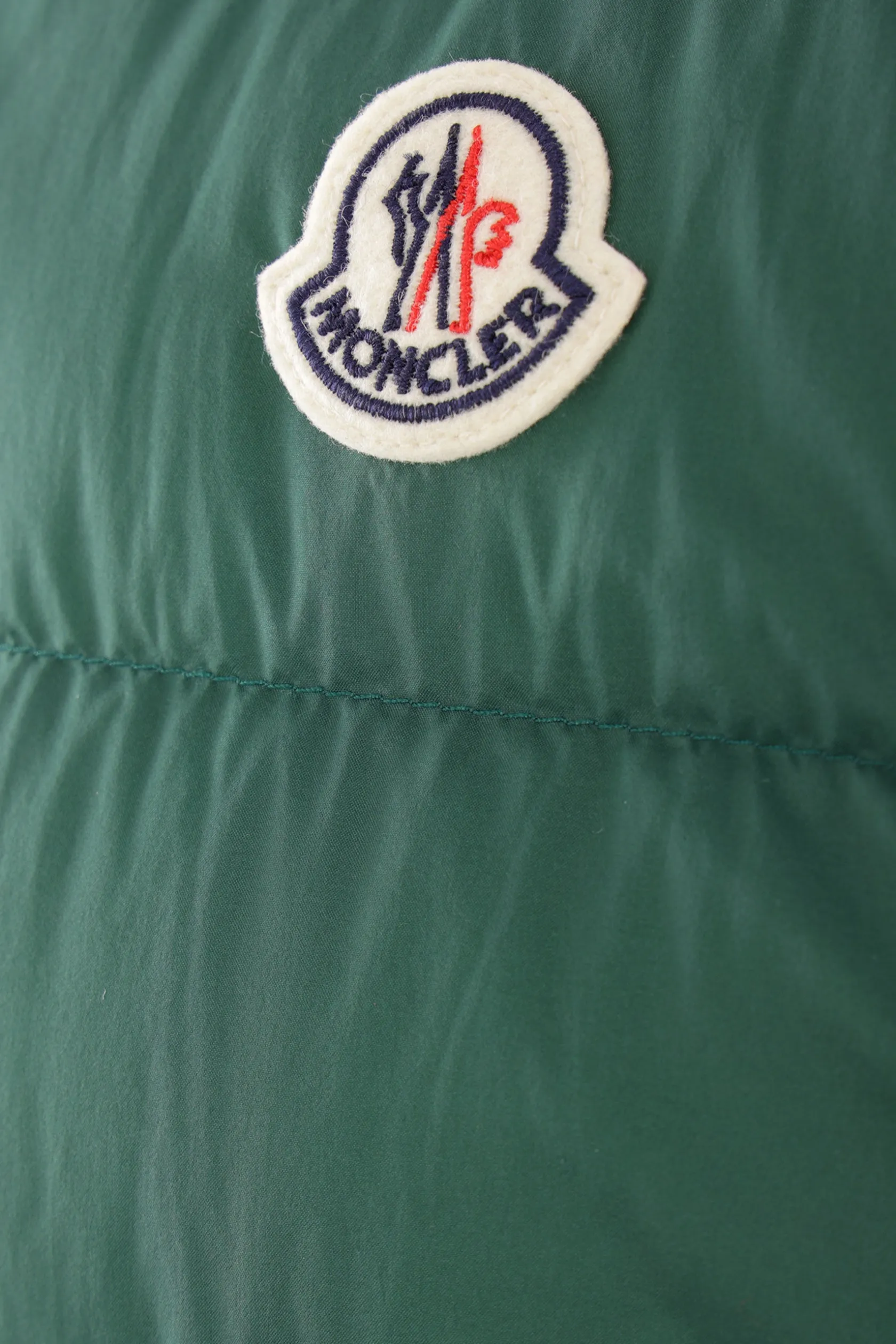 Capispalla>MONCLER piumino smanicato Barthe in nylon Verde