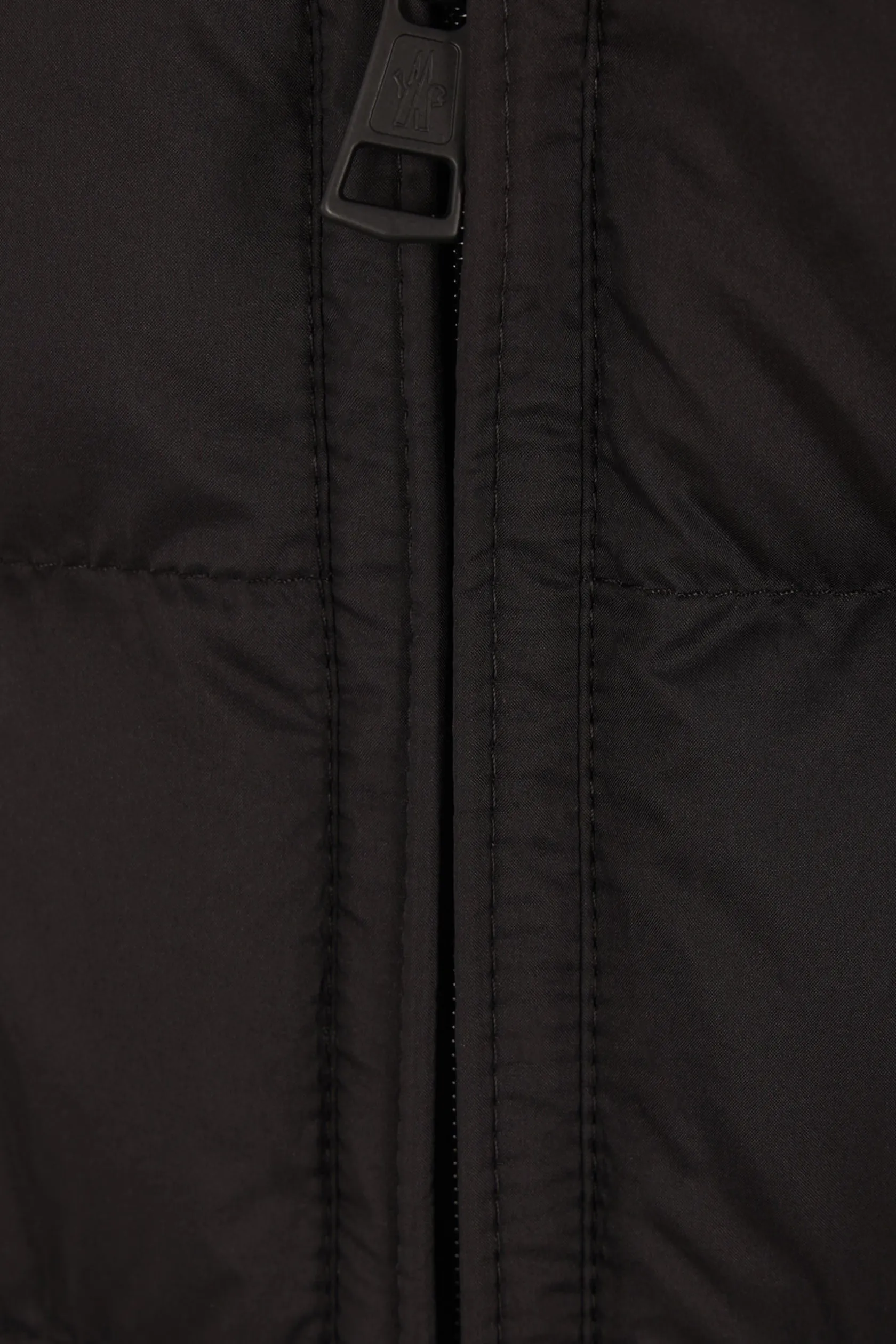 Capispalla>MONCLER piumino smanicato Barthe in nylon Nero