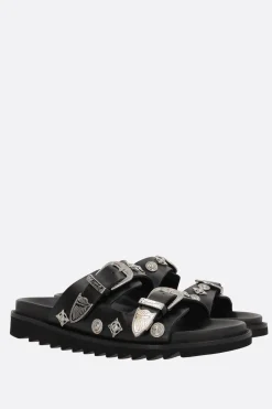 Sandali>TOGA PULLA sandalo flat in pelle liscia con borchie Nero