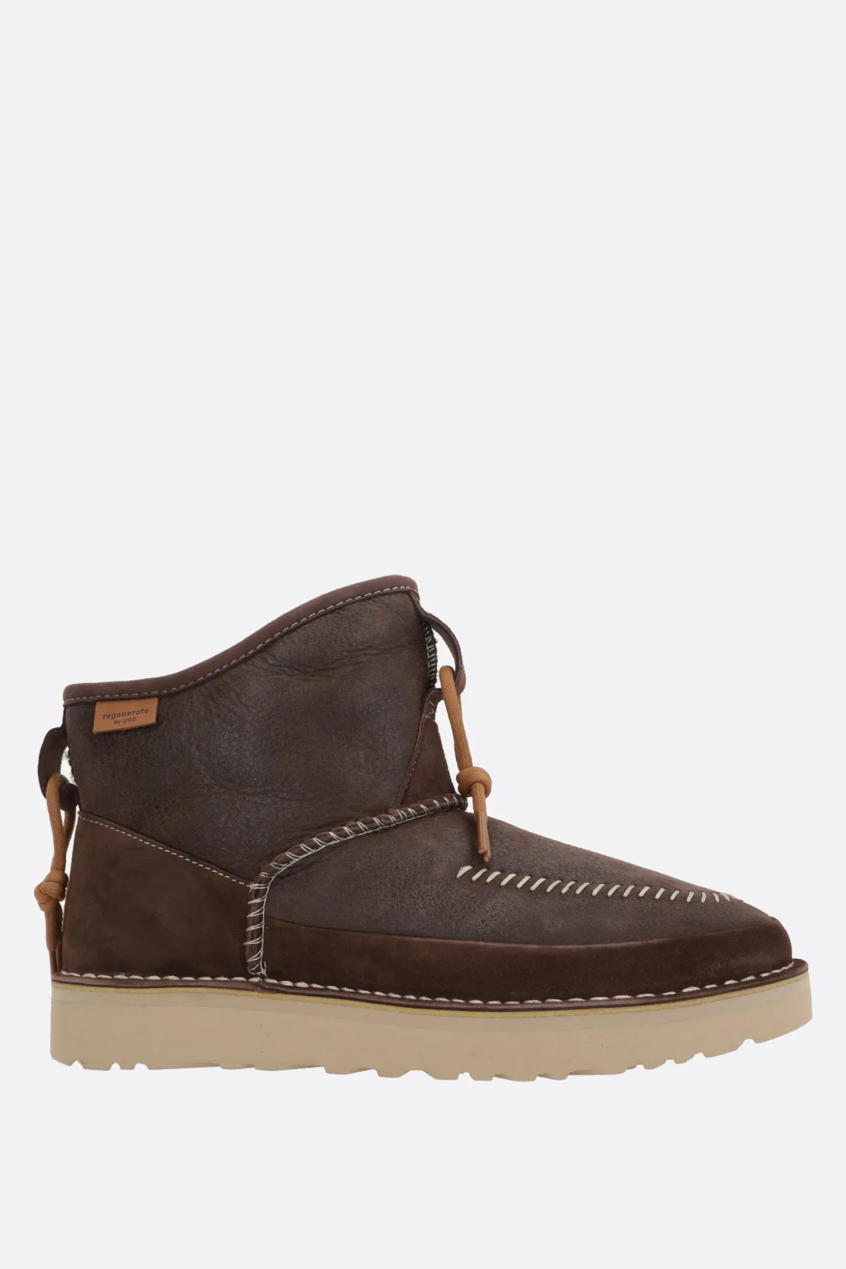 Stivali>UGG stivaletto Classic Campfire in pelle rigenerata Marrone