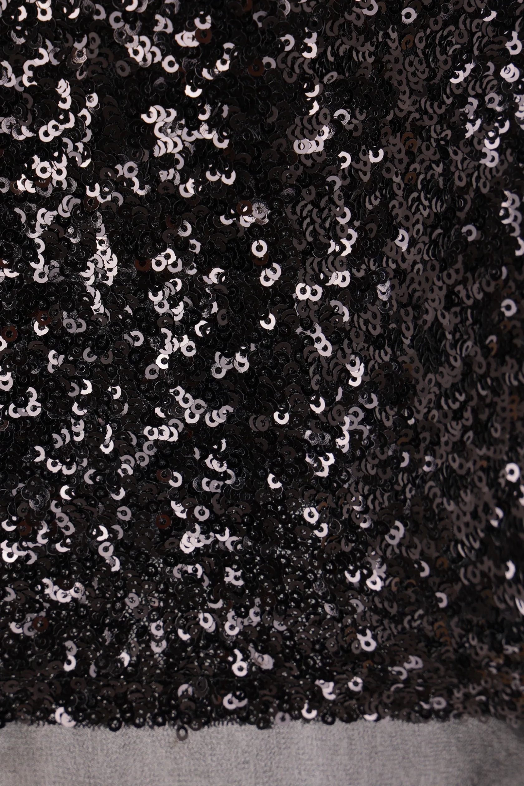 Topwear>COMME DES GARÇONS top smanicato in georgette con paillettes Nero